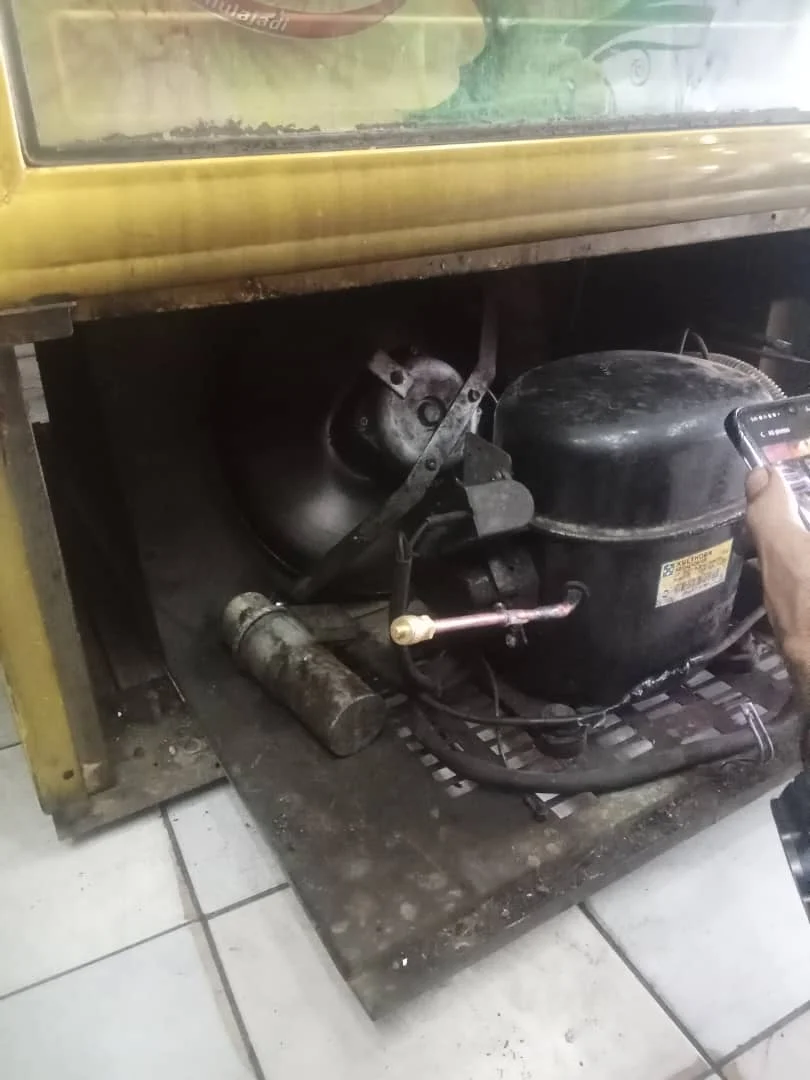 Commercial refrigerator emergency repair service